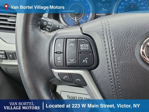 Used 2018 Toyota Sienna XLE w/ XLE Navigation Package image 15
