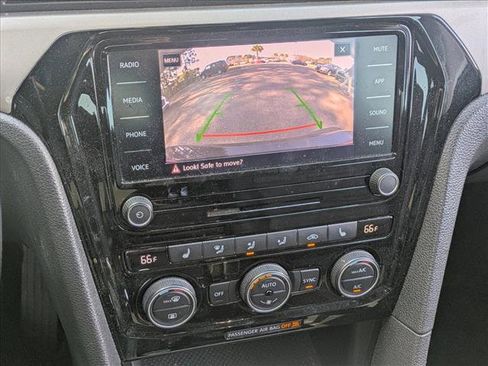 Used 2020 Volkswagen Passat 2.0T SE image 12