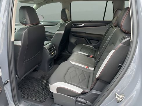 Used 2024 Volkswagen Atlas Peak Edition SE image 22