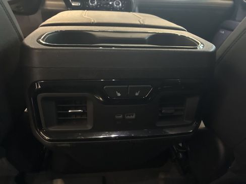 Used 2024 GMC Sierra 1500 AT4 w/ Technology Package AWD/4WD image 12