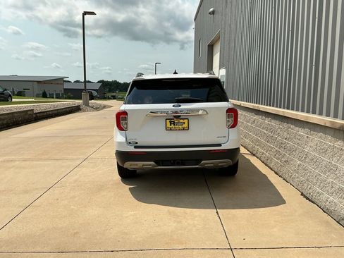Used 2021 Ford Explorer XLT w/ Equipment Group 202A AWD/4WD image 5