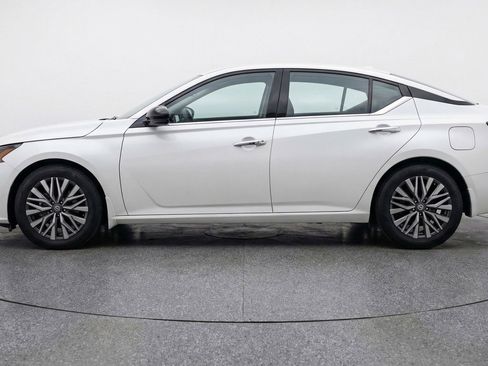 Used 2025 Nissan Altima 2.5 SV FWD image 5