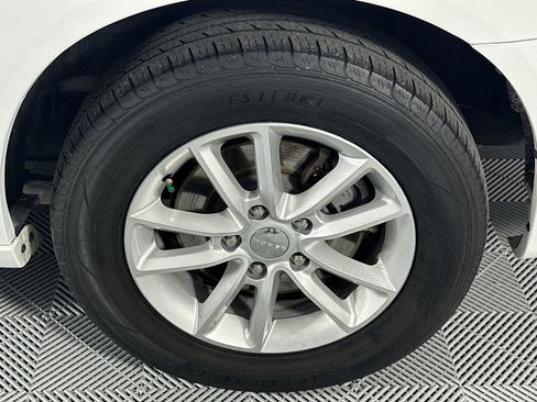 Used 2019 Dodge Grand Caravan SXT w/ Rear Park Assist Package FWD image 10