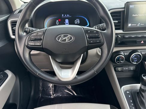Certified 2024 Hyundai Venue SEL image 15