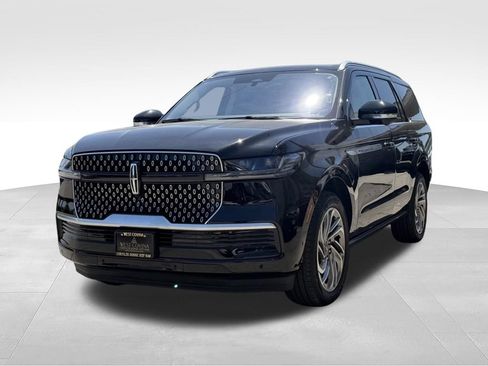 Used 2025 Lincoln Navigator Reserve AWD/4WD image 4