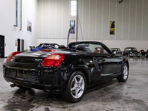 Used 2000 Toyota MR2 RWD image 6