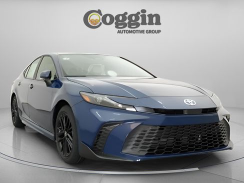 Used 2026 Toyota Camry SE FWD image 28