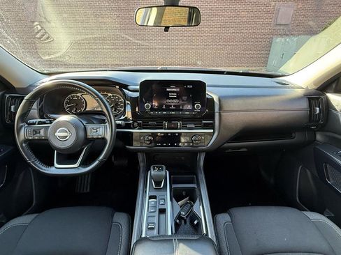 Used 2025 Nissan Pathfinder SV FWD image 12