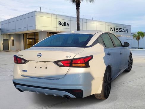 Used 2022 Nissan Altima 2.5 SV w/ SV Premium Package image 4