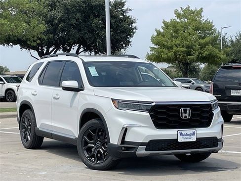 New 2025 Honda Pilot Touring image 2