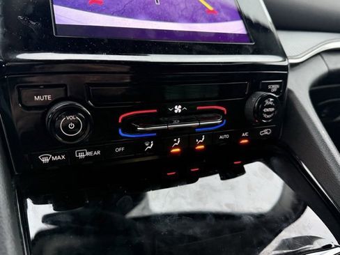 Used 2023 Jeep Grand Cherokee L Laredo image 19