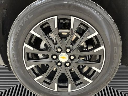 Used 2025 Chevrolet Traverse LT w/ Sun and Wheel Package image 9