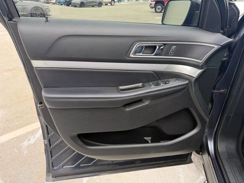 Used 2017 Ford Explorer XLT w/ Equipment Group 201A image 17