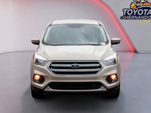 Used 2017 Ford Escape SE image 2
