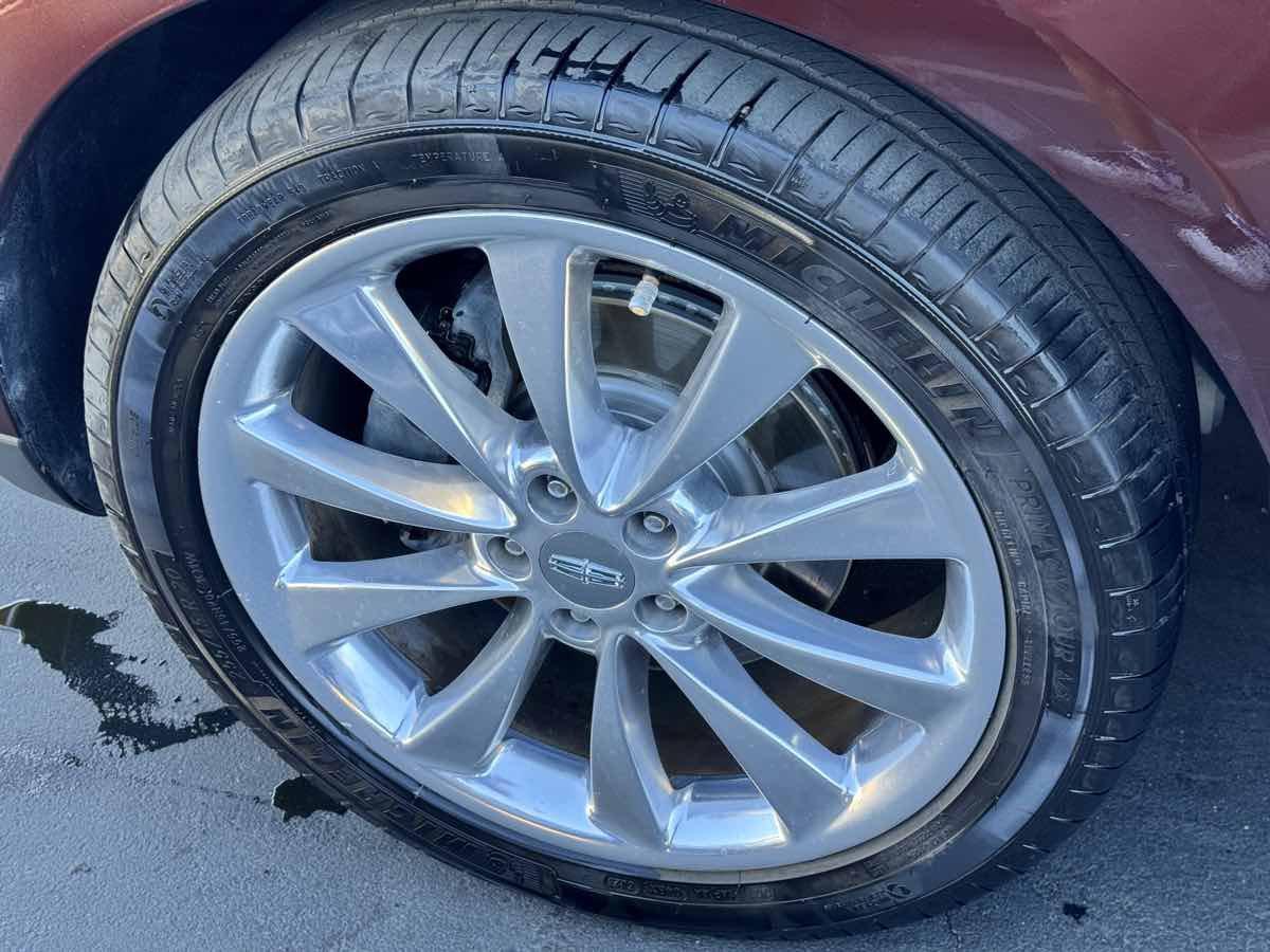 Used 2012 Lincoln MKT AWD image 19