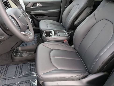 New 2027 Chrysler Pacifica Select FWD image 13