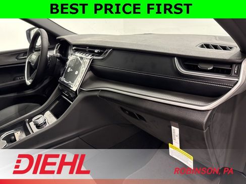 New 2025 Jeep Grand Cherokee Laredo X image 15