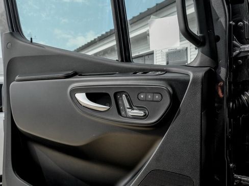 Used 2025 Mercedes-Benz Sprinter 2500 image 13