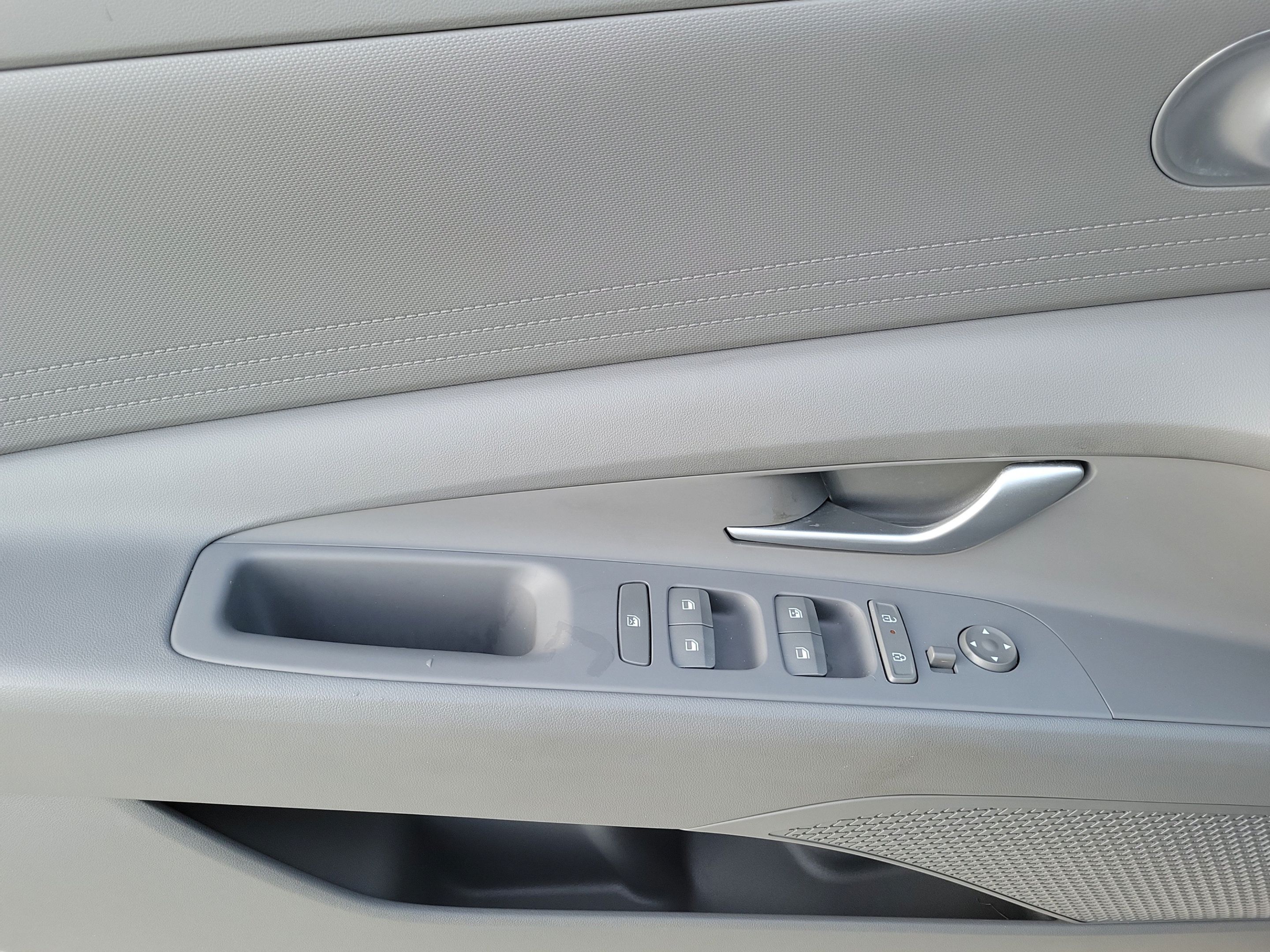 Used 2024 Hyundai Elantra SEL FWD image 13