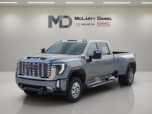 New 2026 GMC Sierra 3500 Denali w/ Denali Reserve Package AWD/4WD image 2