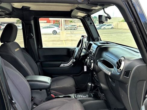 Used 2013 Jeep Wrangler Unlimited Sahara AWD/4WD image 14