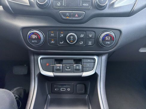 Used 2024 GMC Terrain SLT AWD/4WD image 24