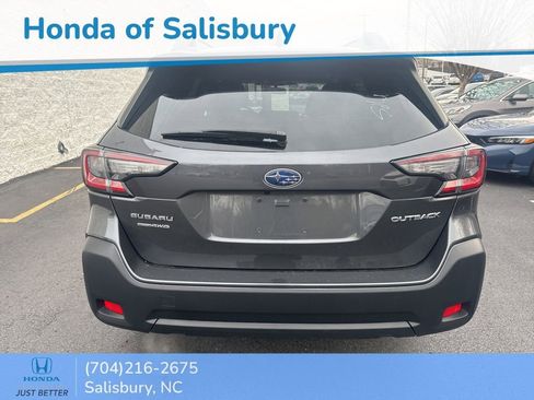 Used 2023 Subaru Outback Premium image 5