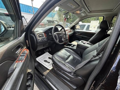 Used 2013 Chevrolet Tahoe LT w/ Luxury Package AWD/4WD image 6