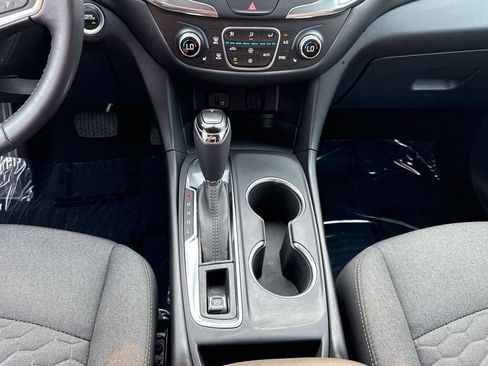 Used 2018 Chevrolet Equinox LT FWD image 22