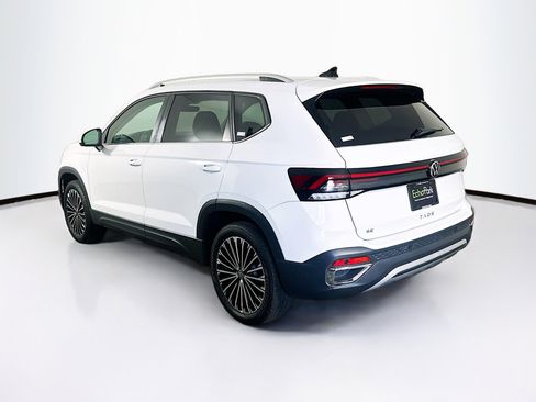 Used 2025 Volkswagen Taos SE image 5