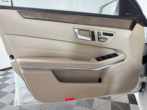Used 2014 Mercedes-Benz E 350 Sedan image 20