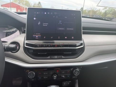 Certified 2025 Jeep Compass Limited AWD/4WD image 11