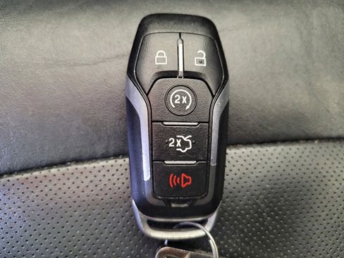 Used 2017 Ford Explorer Platinum image 32