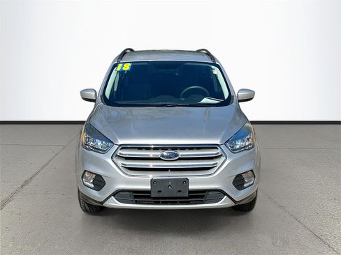 Used 2018 Ford Escape SE image 2
