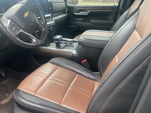 Used 2023 Chevrolet Silverado 1500 High Country w/ Technology Package image 5