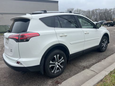Used 2018 Toyota RAV4 LE image 5