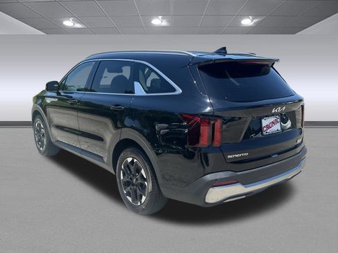 Used 2024 Kia Sorento S FWD image 5