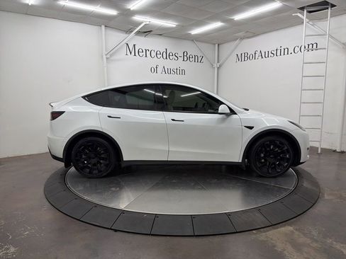 Used 2021 Tesla Model Y Long Range AWD/4WD image 8