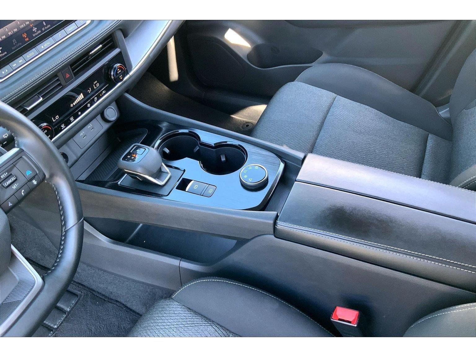 Used 2025 Nissan Rogue SV AWD/4WD image 16