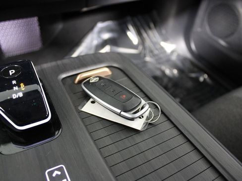 Used 2024 Nissan Ariya FWD image 15