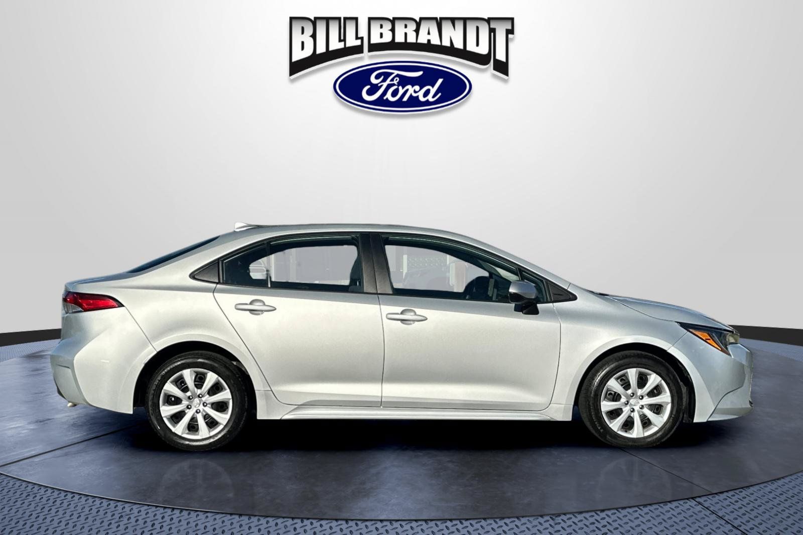 Used 2024 Toyota Corolla LE FWD image 2