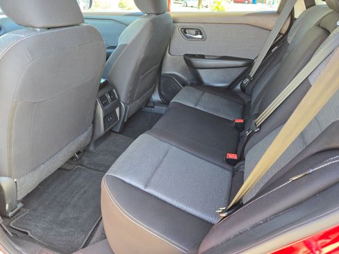 Used 2023 Nissan Rogue SV image 13