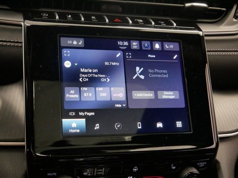 New 2025 Jeep Grand Cherokee Laredo w/ Luxury Tech Group I image 35