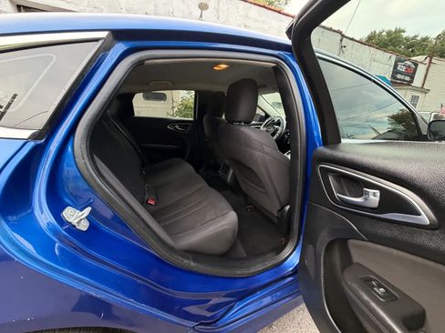 Used 2015 Chrysler 200 Limited FWD image 27