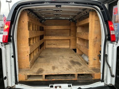 Used 2019 Chevrolet Express 3500 w/ Driver Convenience Package image 17