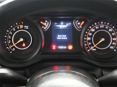 Used 2025 Jeep Gladiator Sport image 12