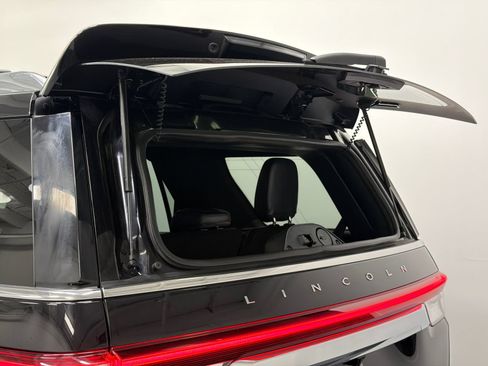 Certified 2022 Lincoln Navigator Reserve AWD/4WD image 8