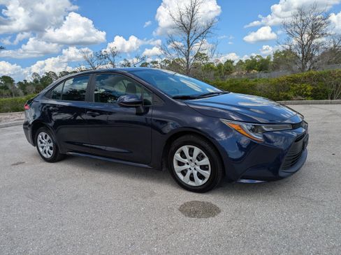 Used 2024 Toyota Corolla LE FWD image 2