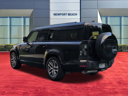 New 2026 Land Rover Defender 130 X-Dynamic SE image 3