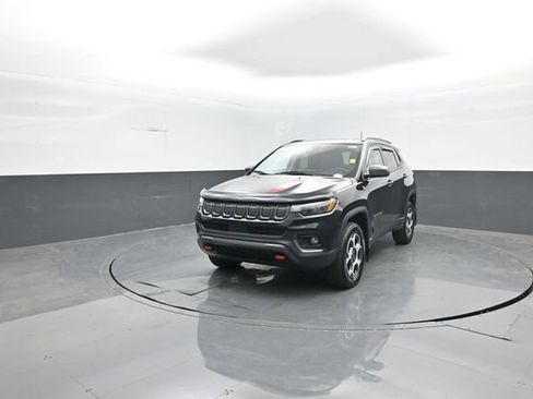 Used 2022 Jeep Compass Trailhawk w/ Trailhawk Convenience Group AWD/4WD image 3